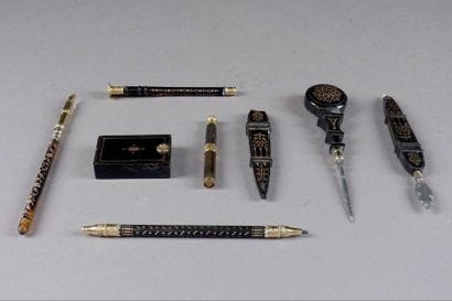 Lot. Porte-mines, porte-plumes, boîte à plumes,...
