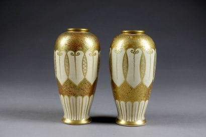 SATSUMA
Paire de vases fuselés à embouchure...