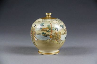 SATSUMA
Vase boule à petite embouchure protubérante...