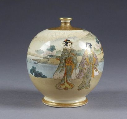 SATSUMA
Vase boule à petite embouchure protubérante...