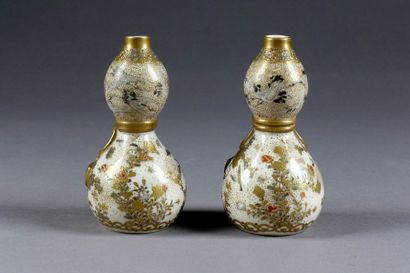 SATSUMA
Paire de vases de forme gourde. Ceinturés...