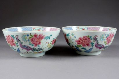 Paire de Coupes rondes, sur pied. Décor de...