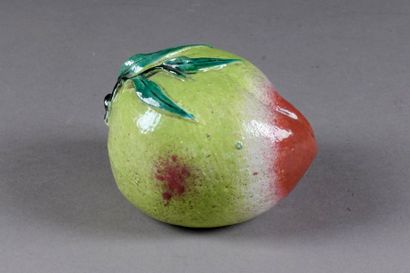 Pêche de longévité. Porcelaine de Chine à...