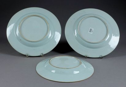 D'époque Kien-Long
Trois plats ronds. Décorés,...