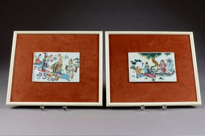 Paire de Plaques. Figurant chacune un groupe...