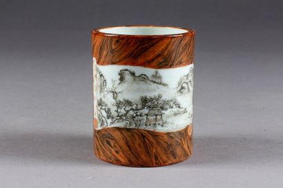 Pot Bitong républicain. Orné d'un parchemin...
