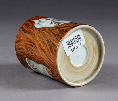 Pot Bitong républicain. Orné d'un parchemin...