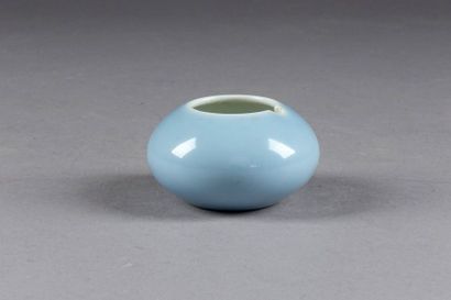 Pot à Eau de Lettré, de Forme aplatie. Porcelaine...