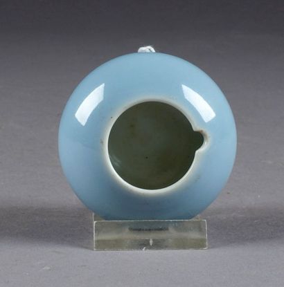 Pot à Eau de Lettré, de Forme aplatie. Porcelaine...