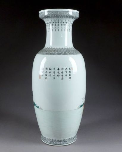 Grand Vase de Forme balustre, républicain....