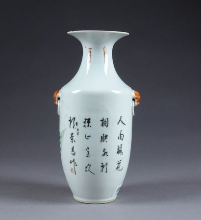 D'époque Républicaine.
Vase, à col trompette,...