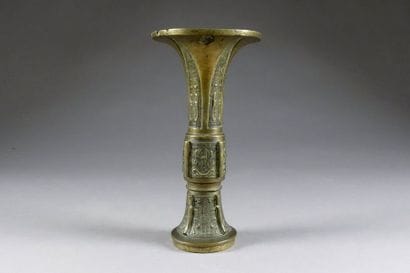 Vase Gu de style archaïque. La panse et le...