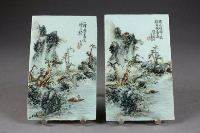 Paire de Plaques. Figurant une rivière aux...