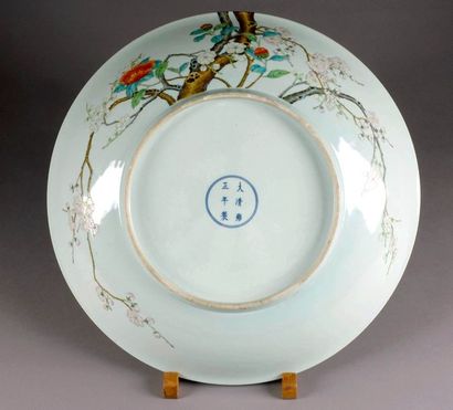 D'époque Qing
Plat rond Famille Rose décoré,...