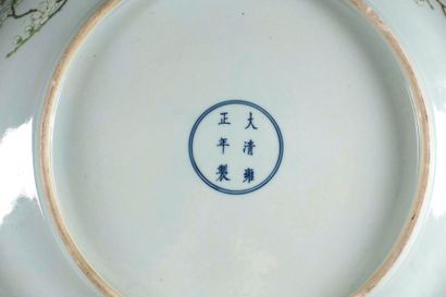 D'époque Qing
Plat rond Famille Rose décoré,...