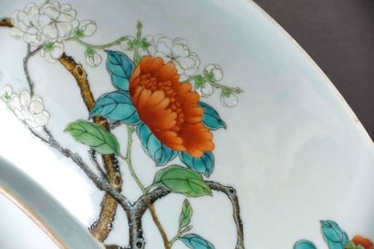 D'époque Qing
Plat rond Famille Rose décoré,...