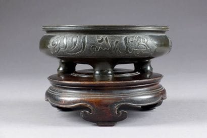 Rare Brûle-Parfum de Forme archaïque. Reposant...