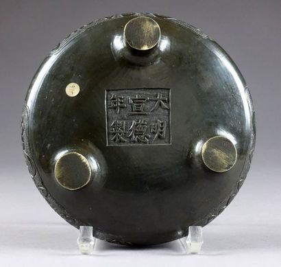 Rare Brûle-Parfum de Forme archaïque. Reposant...