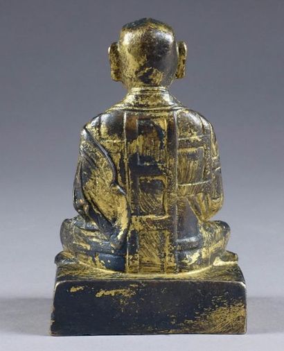 Moine bouddhiste en méditation. Statuette...
