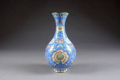 CANTON
Vase balustre à l'imitation de la...