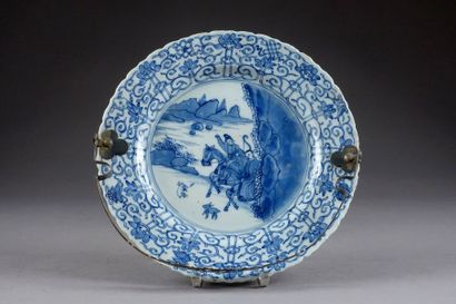 D'époque Kang-Hi
Plat ansé rond en porcelaine...