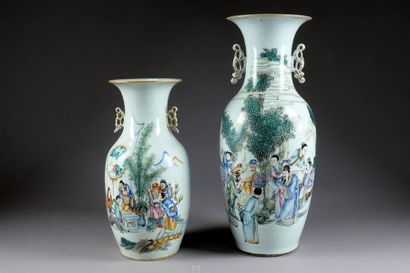 Deux Vases balustre. A décor d'Immortels...