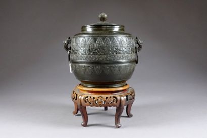 CHINE - Période QING
Pot couvert. Anses,...