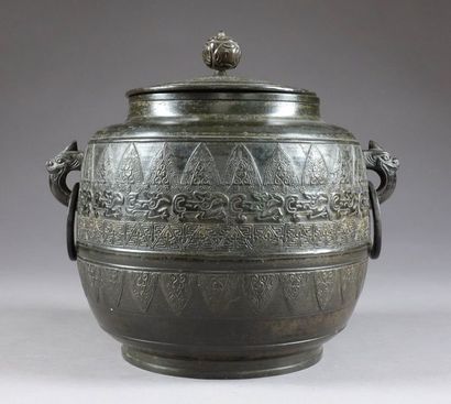 CHINE - Période QING
Pot couvert. Anses,...