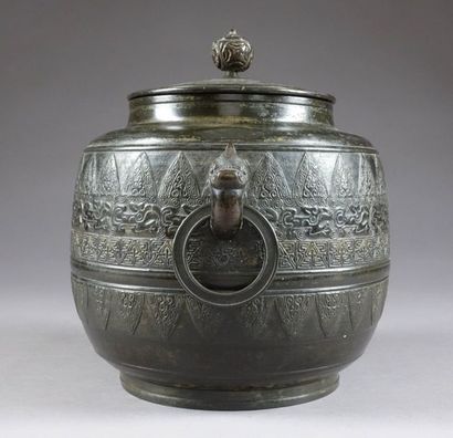 CHINE - Période QING
Pot couvert. Anses,...