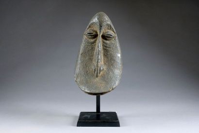 Hemba. Masque Soko Mutu. Au visage creusé...