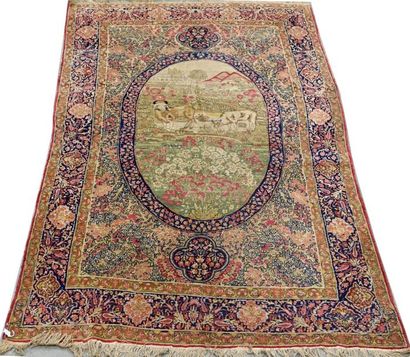 Carpette figurative Kirman-Laver. Elle présente,...