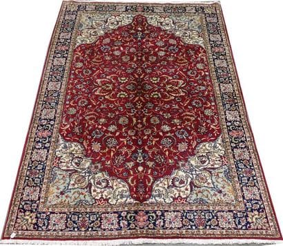Carpette Ghoum. Fond rouge sans médaillon...