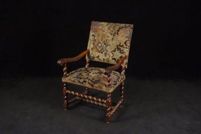 Fauteuil de Style Louis XIII. Dossier et...