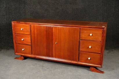 Dressoir. Il présente six tiroirs et deux...