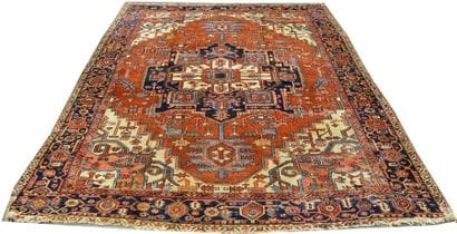Tapis Hériz-Serapi. Grand médaillon prolongé...