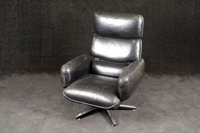 Otto ZAPF
Fauteuil de Bureau. Garni de cuir...