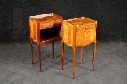 Deux Tables de Nuit. L'une à casier et l'autre...