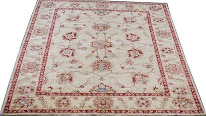 Carpette de Style Ziegler. Fond clair rehaussé...