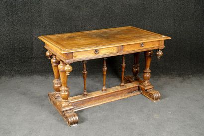 Table-Bureau. A la “du Cerceau“. La ceinture...