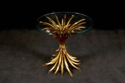 Table “Coco Chanel“. Piétement en forme d'épis...