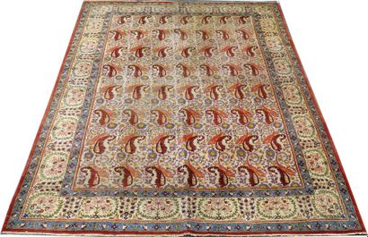 Tapis Ghoum. A décor de grands botehs dans...