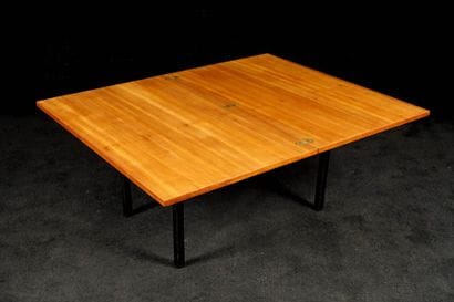 Table de Salon. A double tablette rabattable....