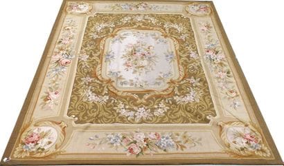 Tapisserie de Style Aubusson. Grand médaillon...
