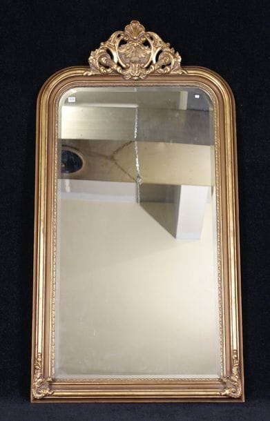 Miroir de Cheminée. Rehaussé d'un grand fronton...