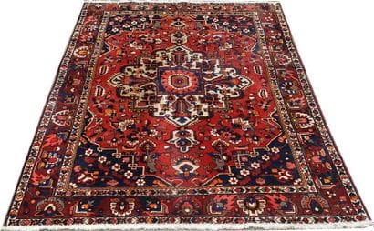 Tapis Bakhtiar. Grand médaillon blanc posé...