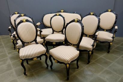 Mobilier de Salon. Il se compose d'un canapé,...