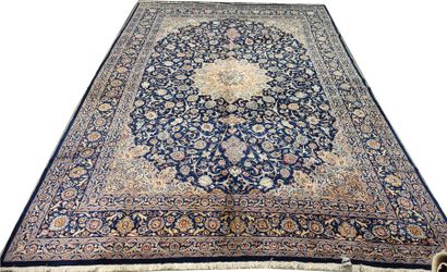 Tapis de Palais Ispahan. Médaillon étoilé...