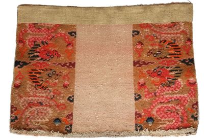 RUGS - TIBET (1900-1930)
Thick, hand-woven...