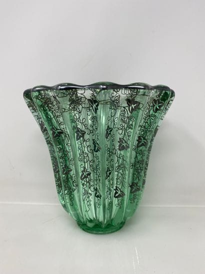 PIERRE D’AVESN (XXE)

Vase en verre teinté...