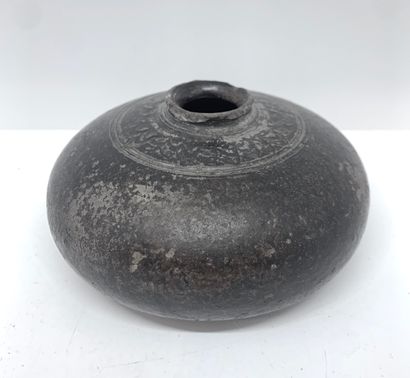 CHINE

Vase en grès.

Diam. : 8 x 14cm
